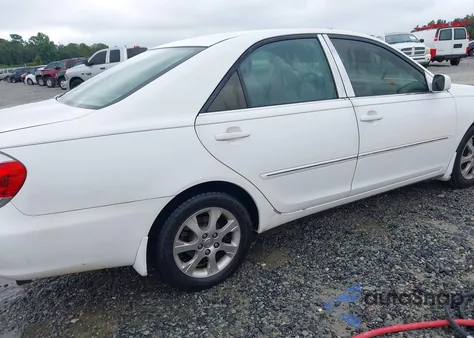 2005 Toyota Camry Xle V6 z USA, uszkodzony, nr VIN 4T1BF30K05U085637